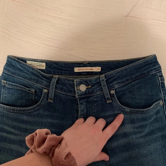 Levi’s 721 High Rise Embroidered Skinny Je… - Picture 3 of 8